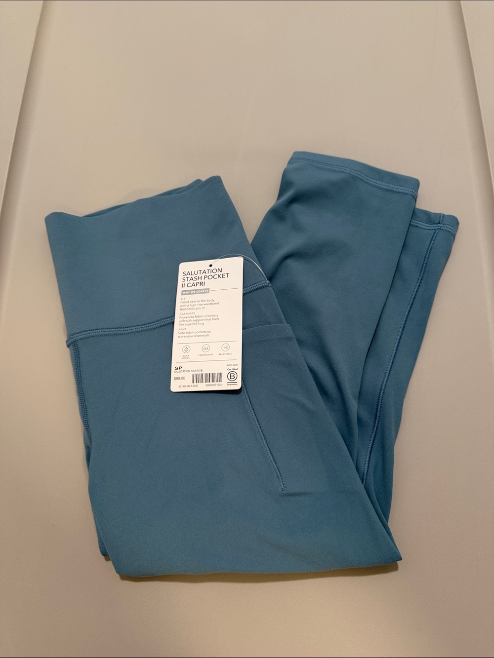 Salutation Stash Pocket II Capri Leggings